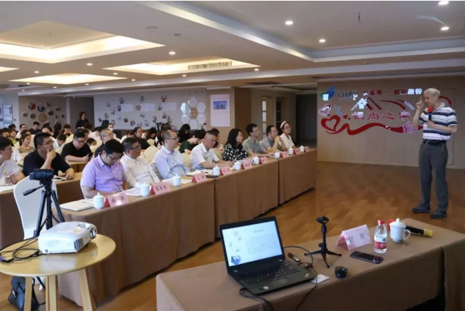 千草家园参加中大金石”孝“文化讲座(图1)