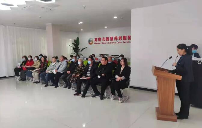潍坊高密市朝阳街道祥云社区组织辖区居民体验“千草家园”(图1)
