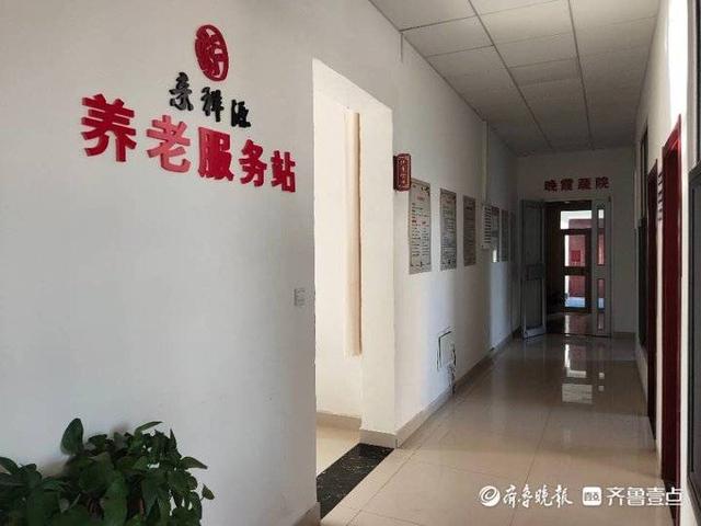东利社区千草家园服务站解民忧，居民送锦旗(图2)